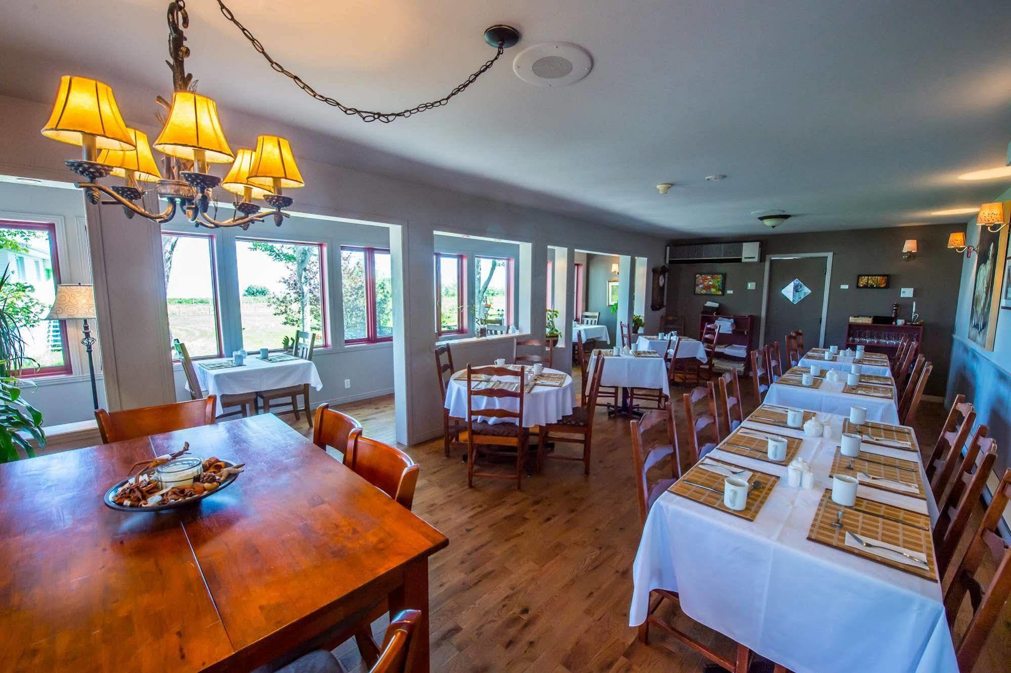 Auberge La Courtepointe Petite-Riviere-Saint-Francois Ngoại thất bức ảnh