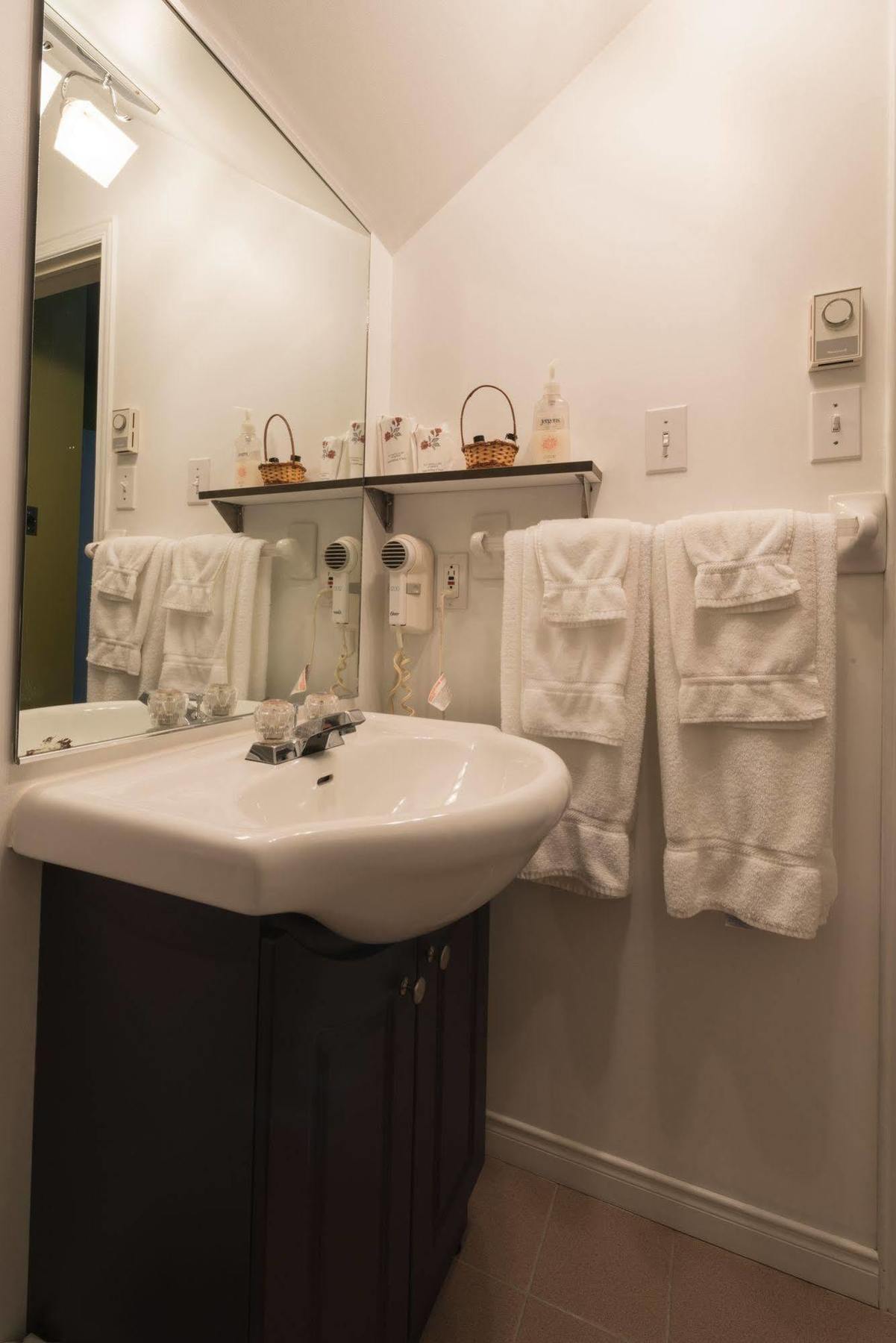 Auberge La Courtepointe Petite-Riviere-Saint-Francois Ngoại thất bức ảnh