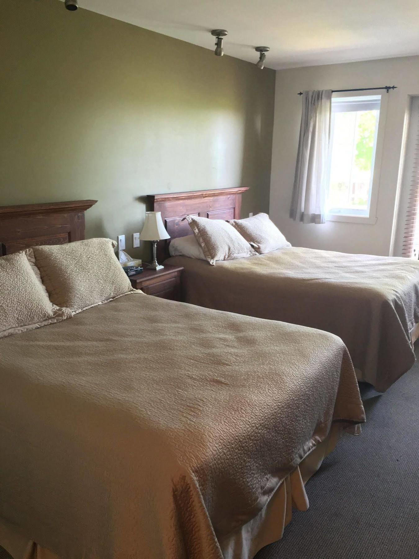 Auberge La Courtepointe Petite-Riviere-Saint-Francois Ngoại thất bức ảnh