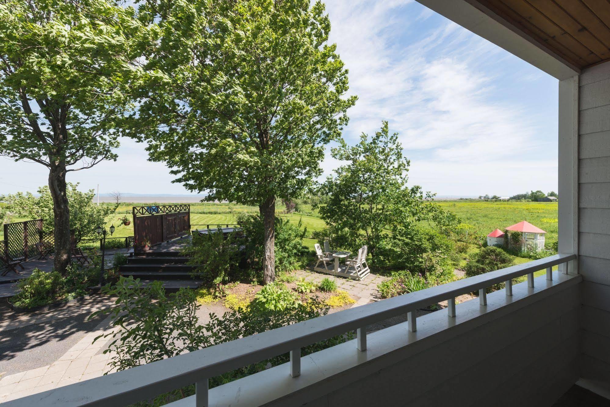Auberge La Courtepointe Petite-Riviere-Saint-Francois Ngoại thất bức ảnh